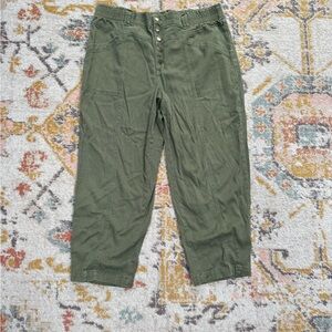 Mid/ankle length pull on/elastic pants